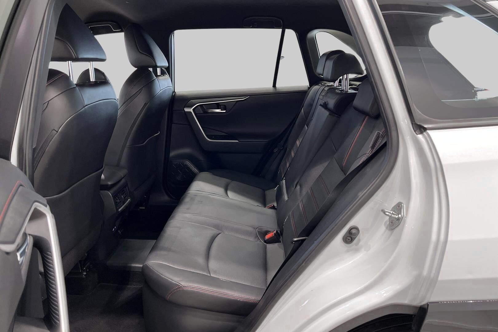 Toyota RAV4 Plug-in iso kuva 10