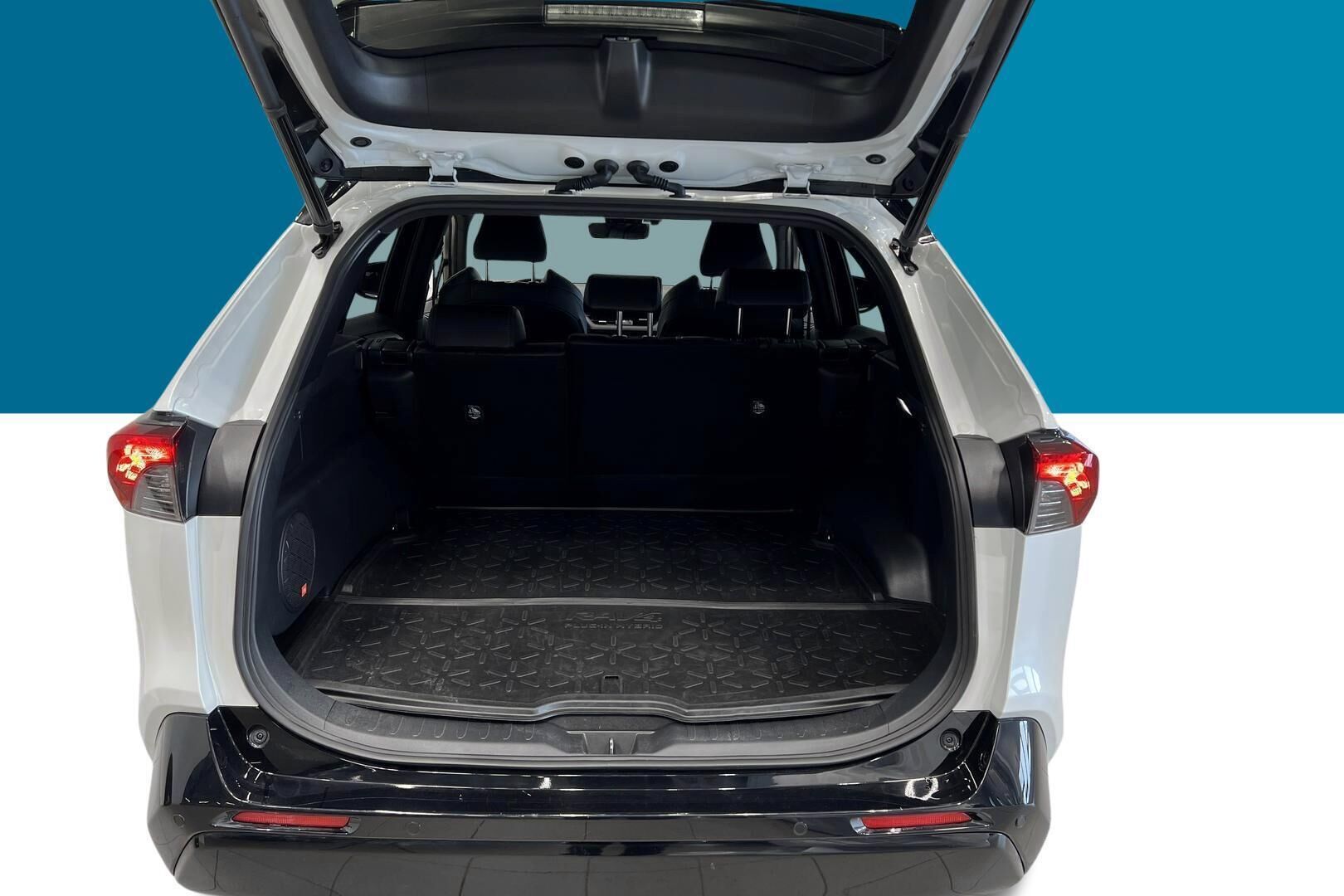 Toyota RAV4 Plug-in iso kuva 12
