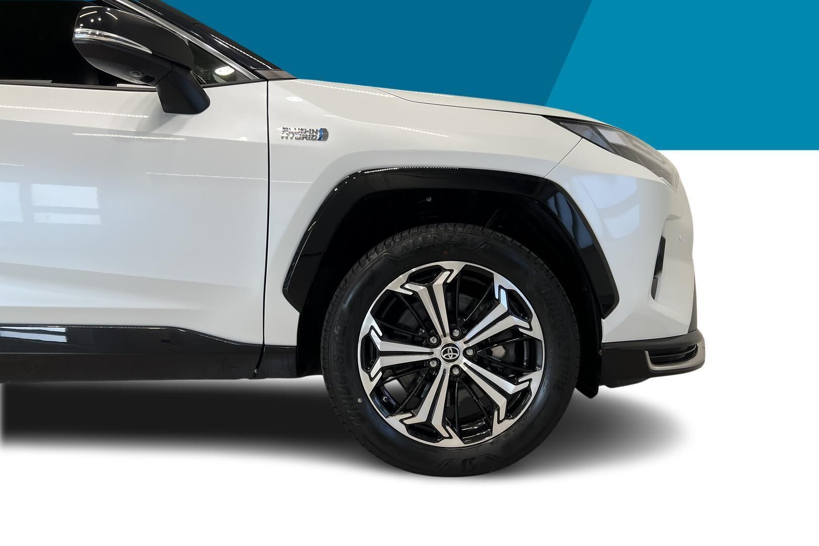 Toyota RAV4 Plug-in iso kuva 13