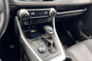 Toyota RAV4 Plug-in esikatselu 19
