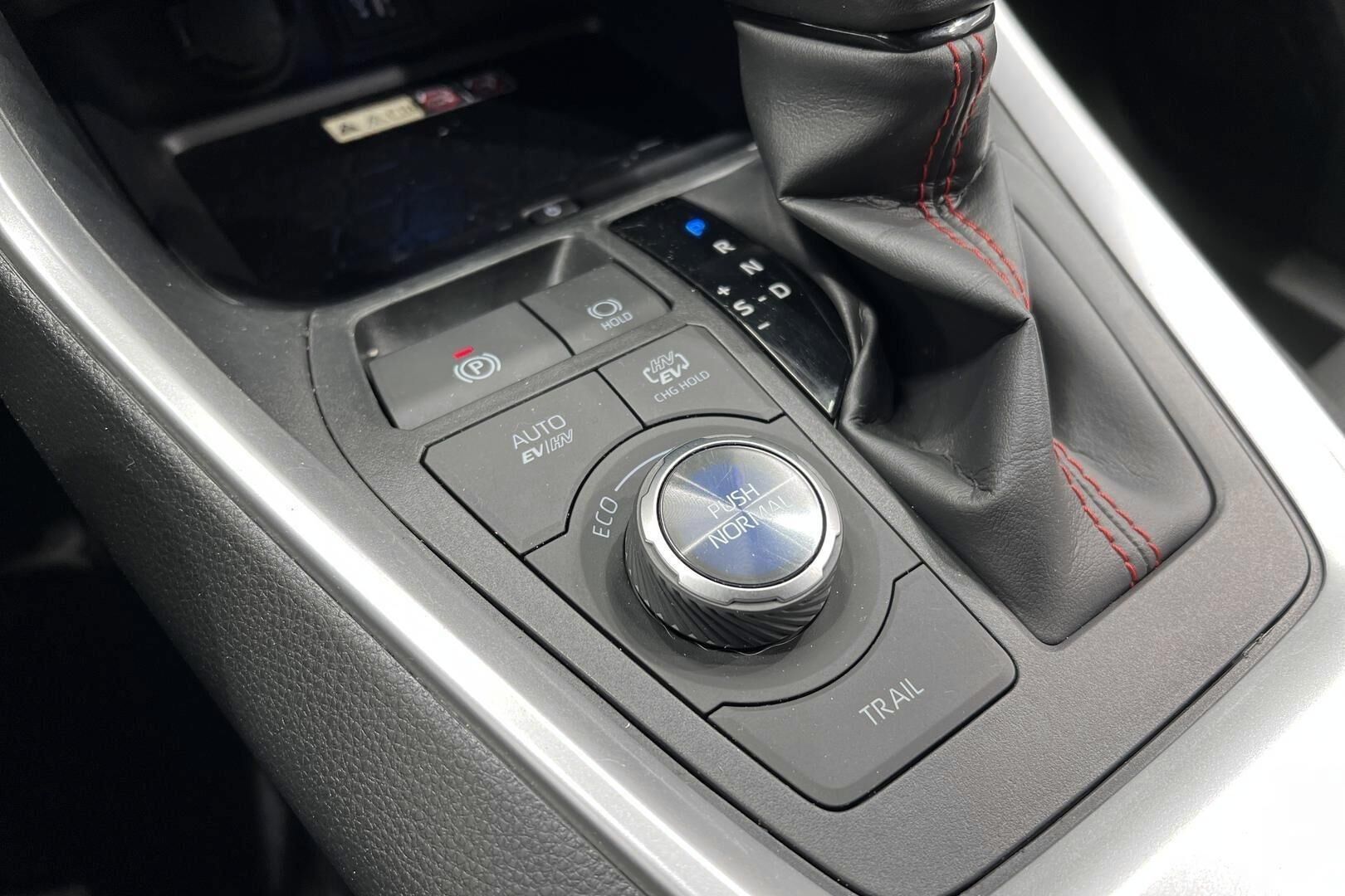 Toyota RAV4 Plug-in iso kuva 20