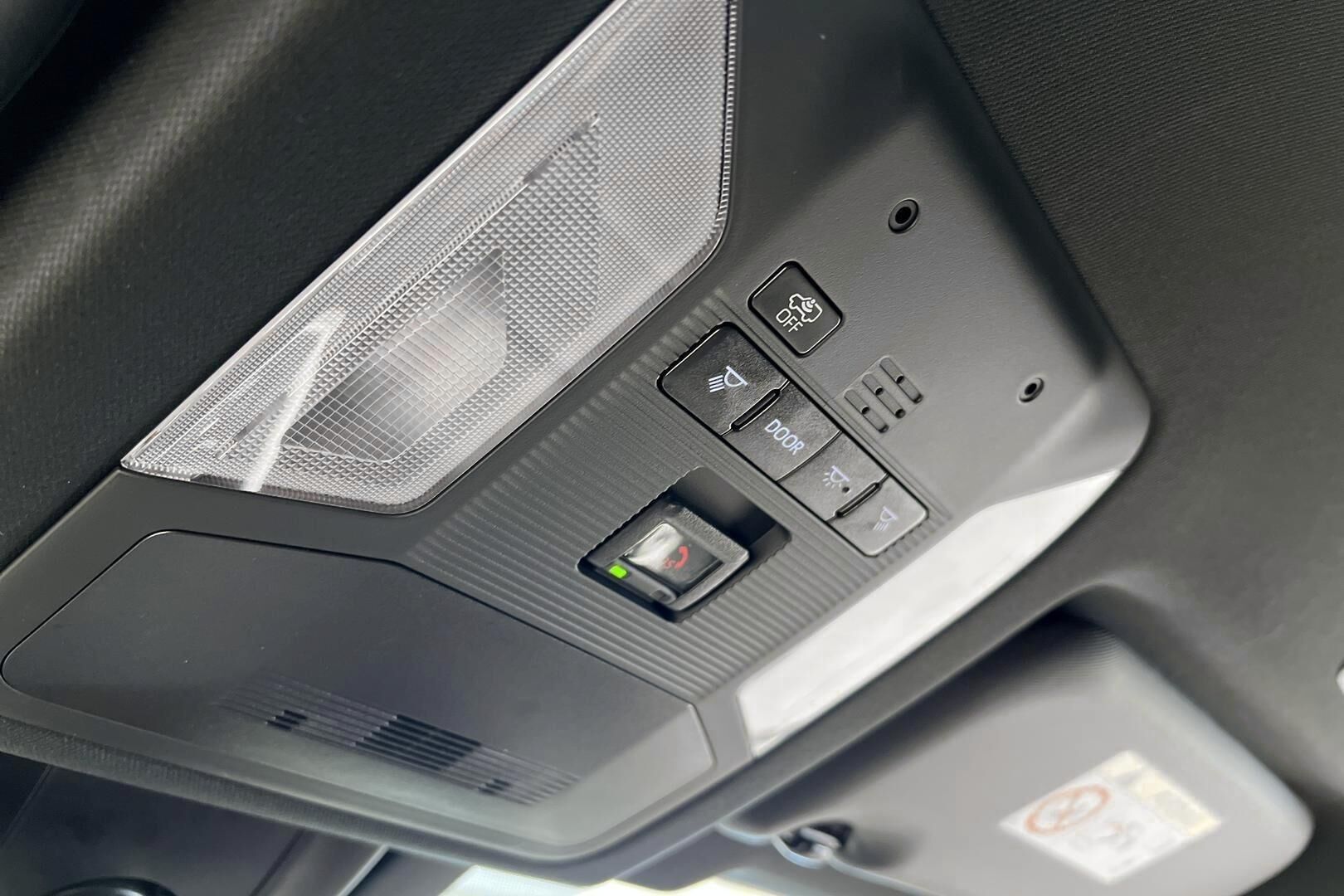 Toyota RAV4 Plug-in iso kuva 23