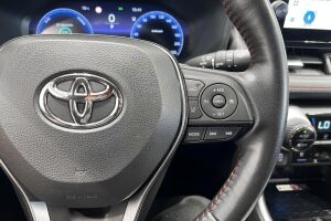 Toyota RAV4 Plug-in esikatselu 24