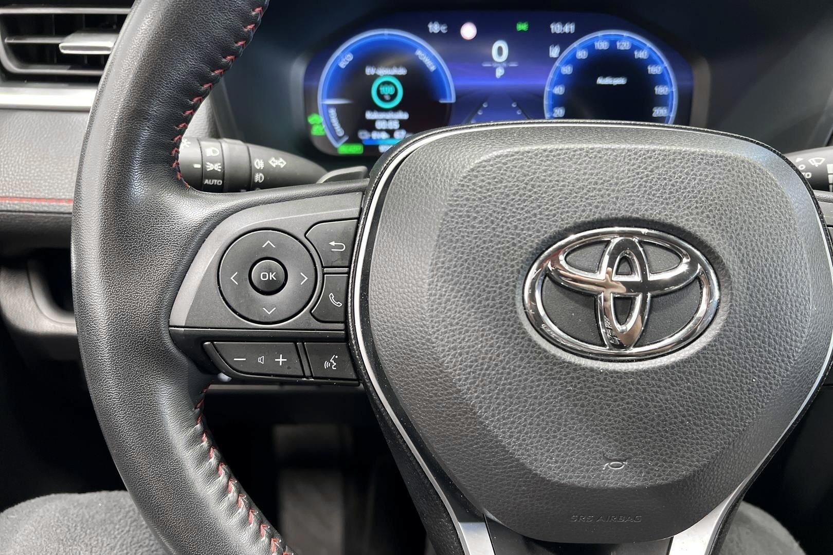 Toyota RAV4 Plug-in iso kuva 25