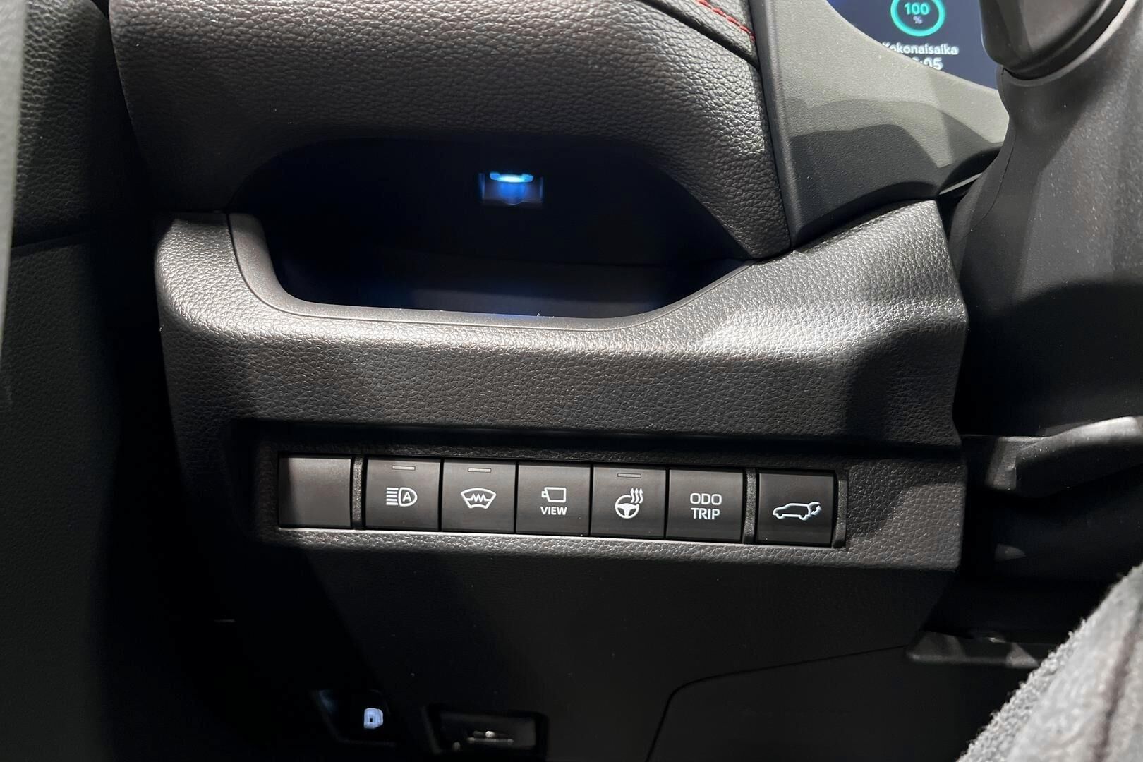 Toyota RAV4 Plug-in iso kuva 26