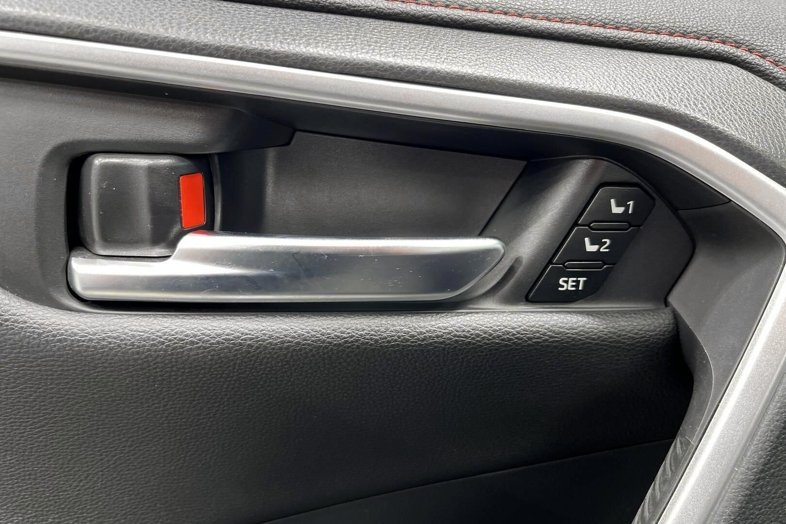 Toyota RAV4 Plug-in iso kuva 27