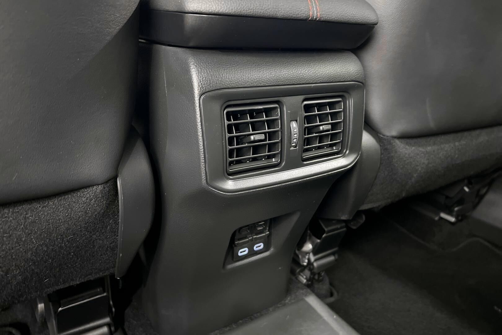 Toyota RAV4 Plug-in iso kuva 29