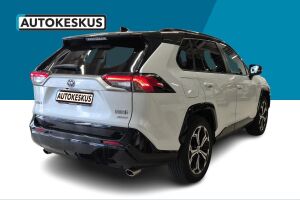 Toyota RAV4 Plug-in esikatselu 2