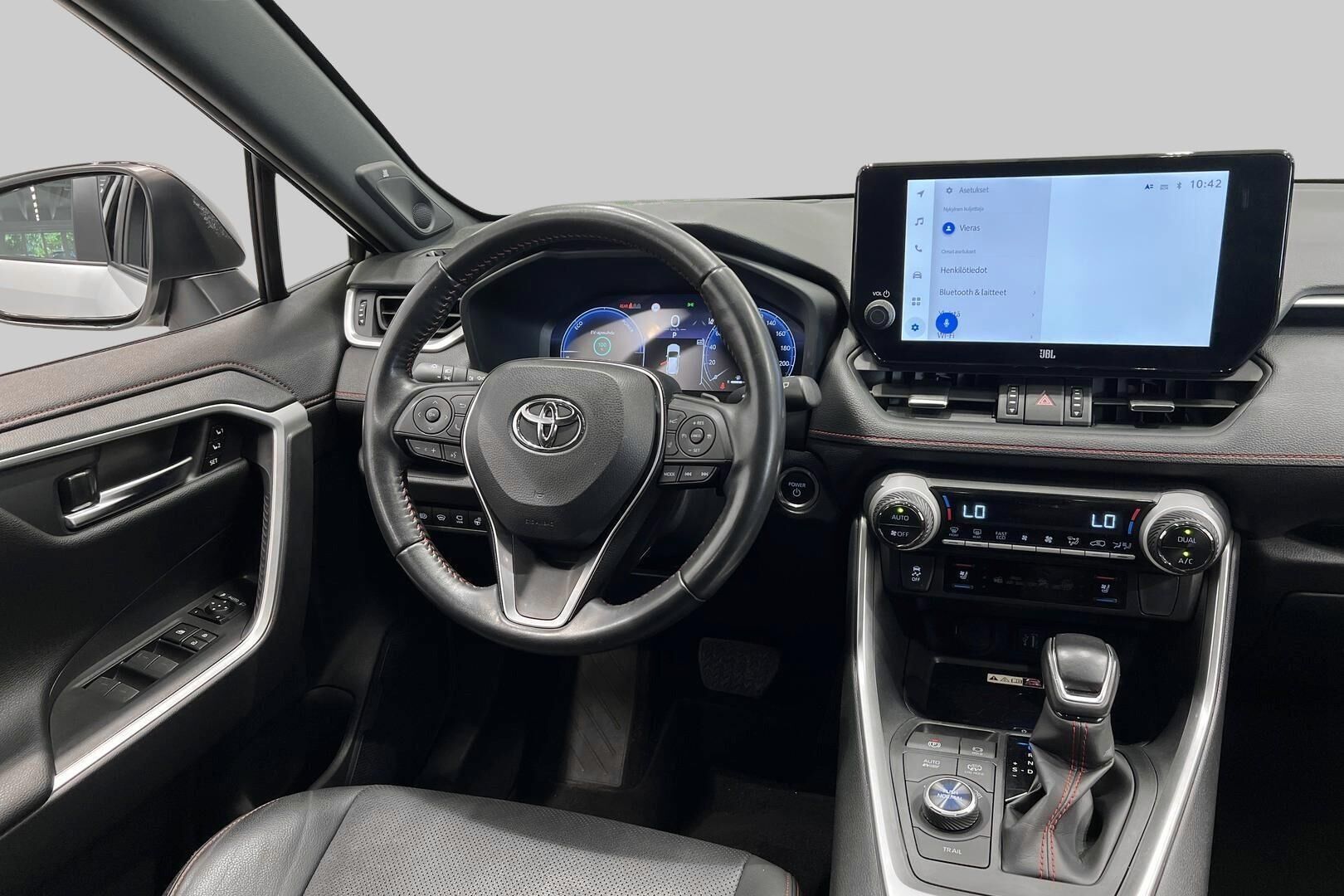 Toyota RAV4 Plug-in iso kuva 30