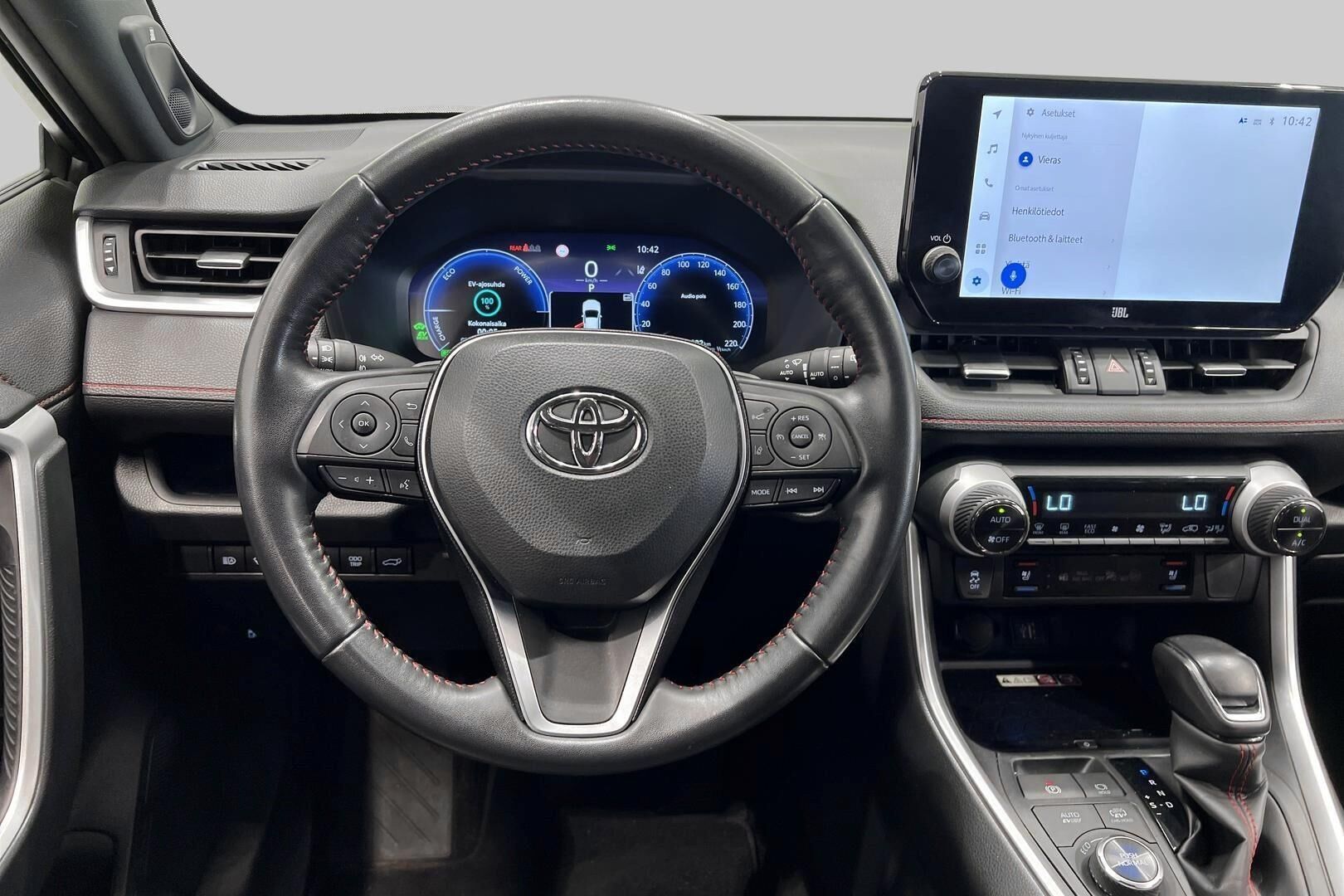 Toyota RAV4 Plug-in iso kuva 31