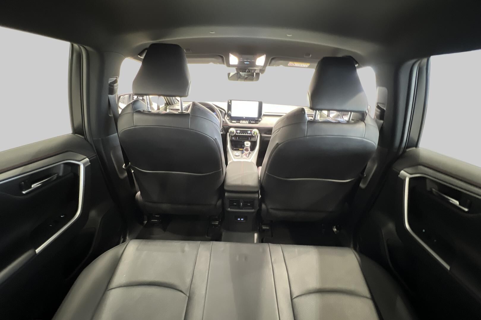 Toyota RAV4 Plug-in iso kuva 36