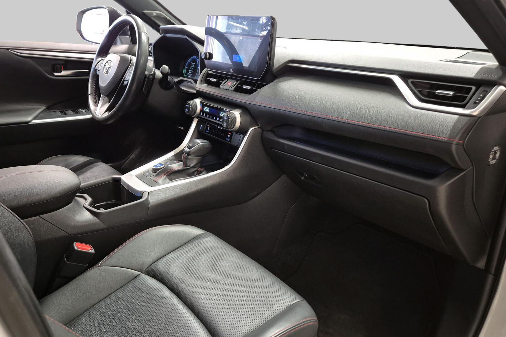 Toyota RAV4 Plug-in iso kuva 3