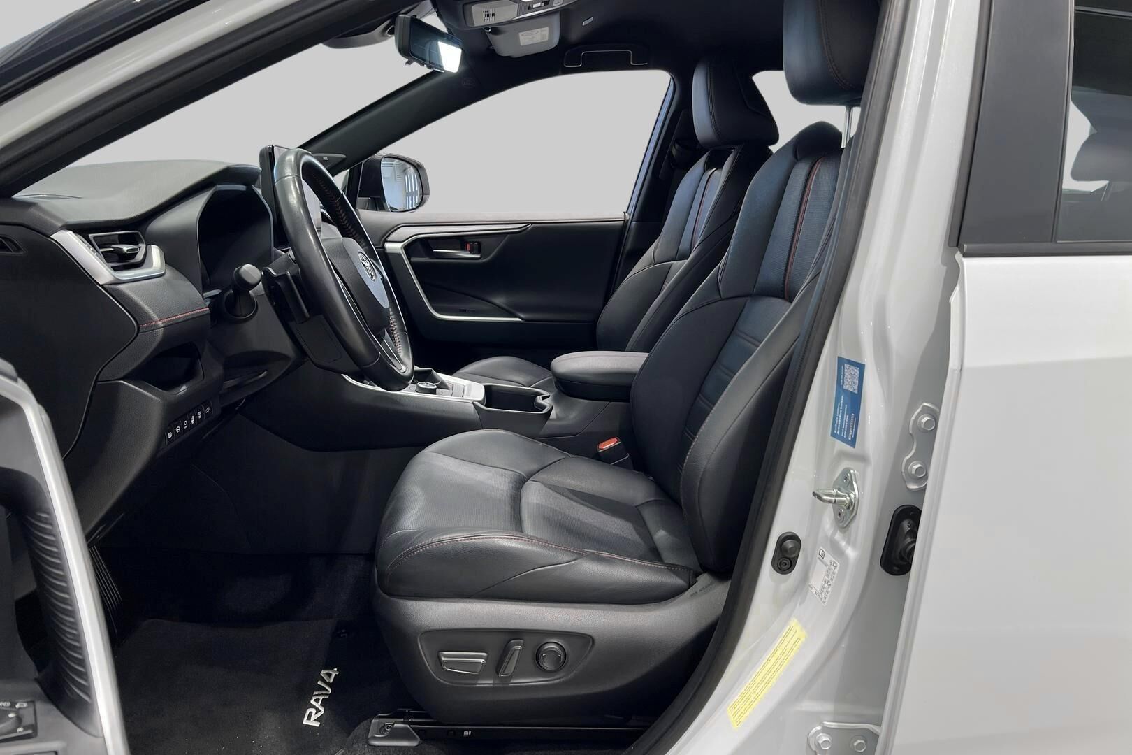 Toyota RAV4 Plug-in iso kuva 9