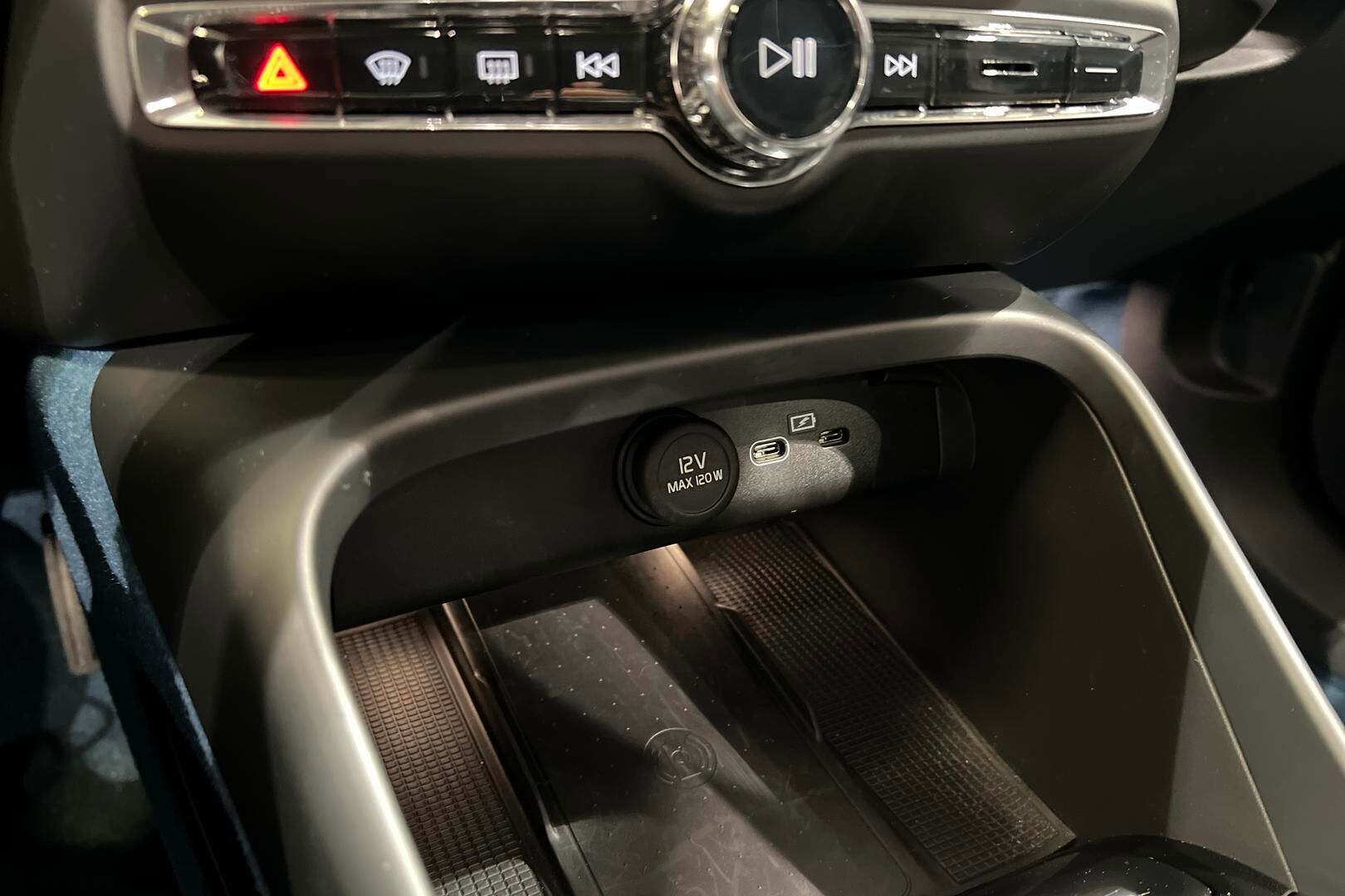 Volvo C40 iso kuva 24