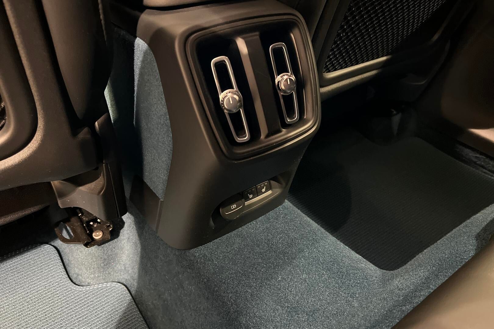 Volvo C40 iso kuva 33