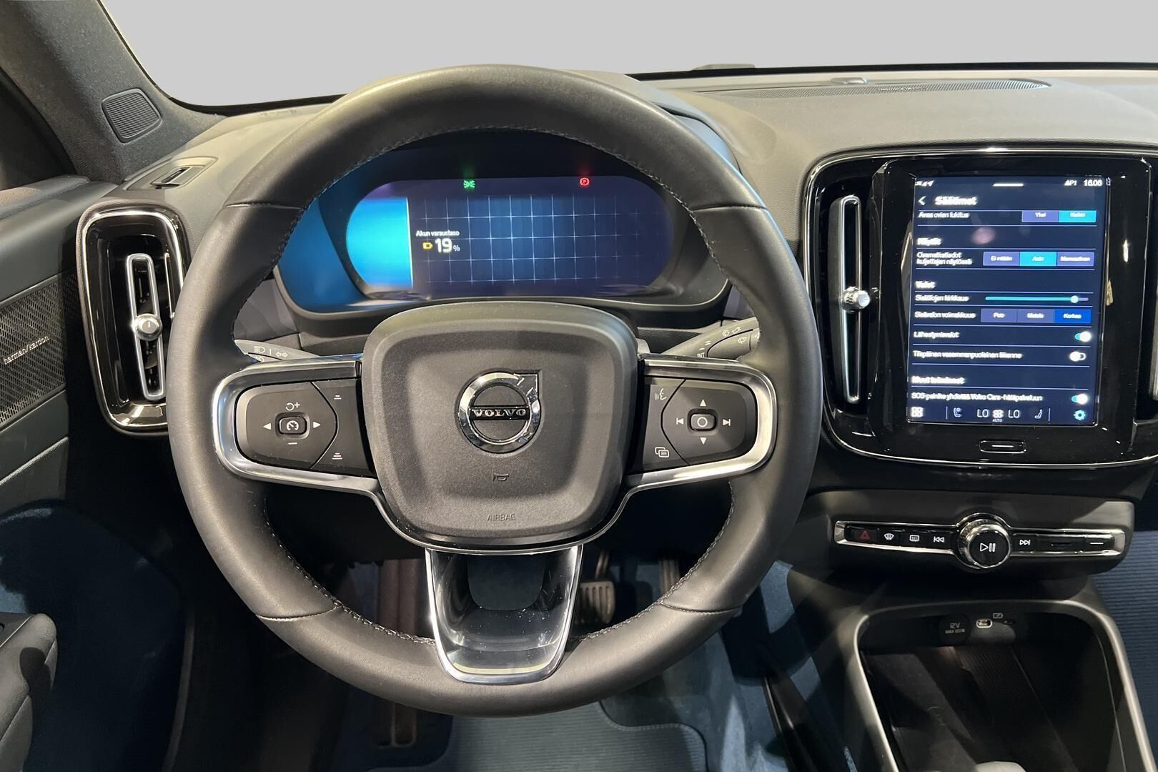 Volvo C40 iso kuva 34