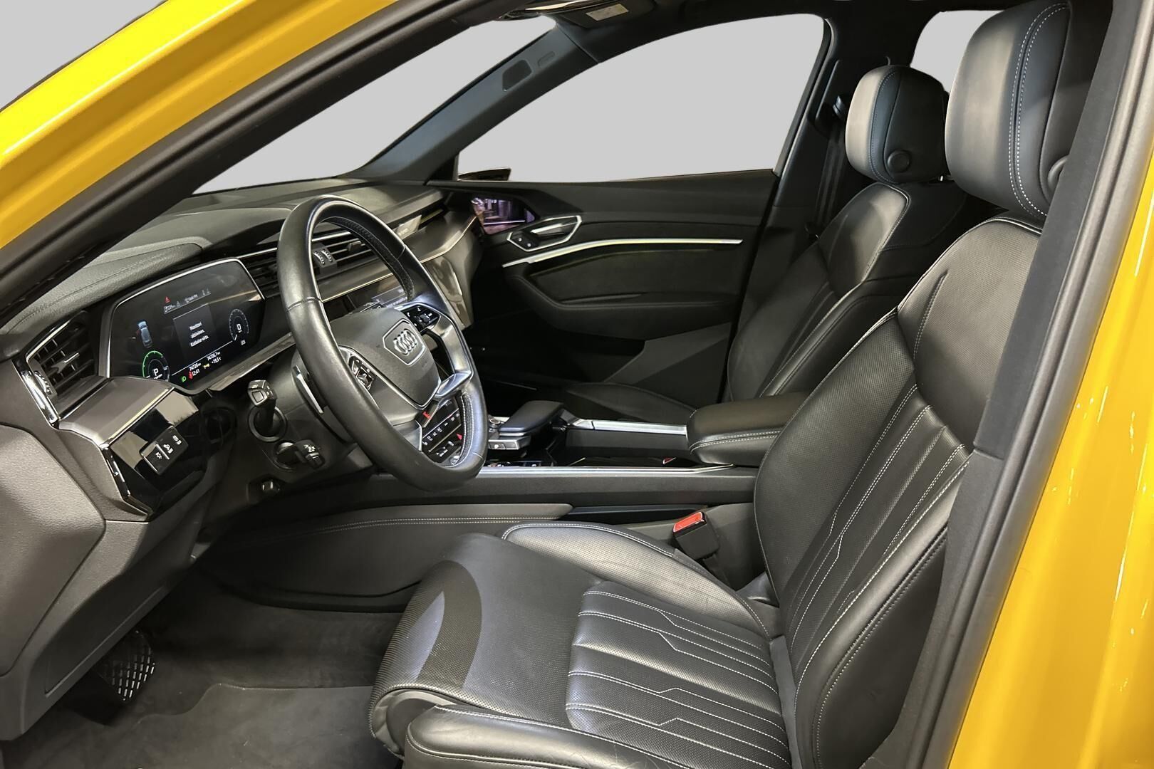 Audi e-tron iso kuva 4