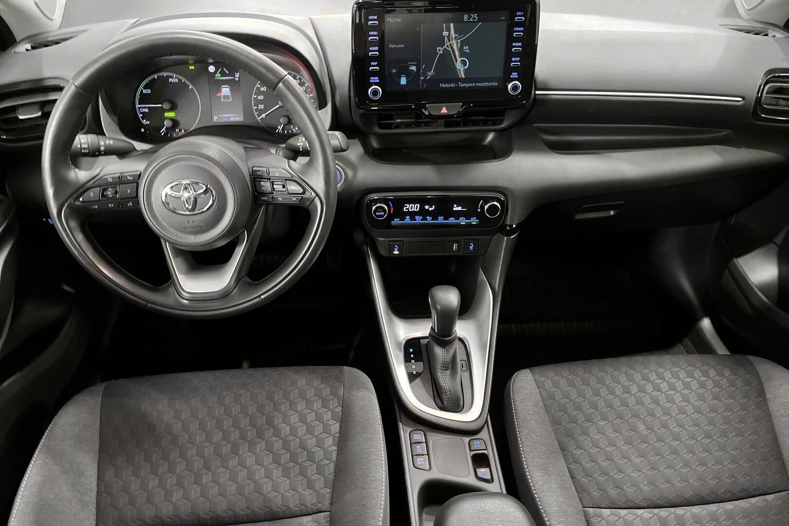 Toyota Yaris iso kuva 9
