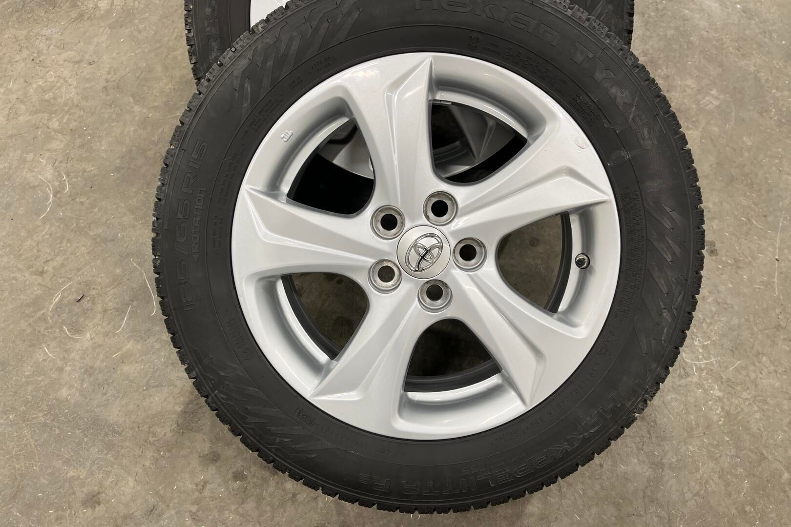 Toyota Yaris iso kuva 12