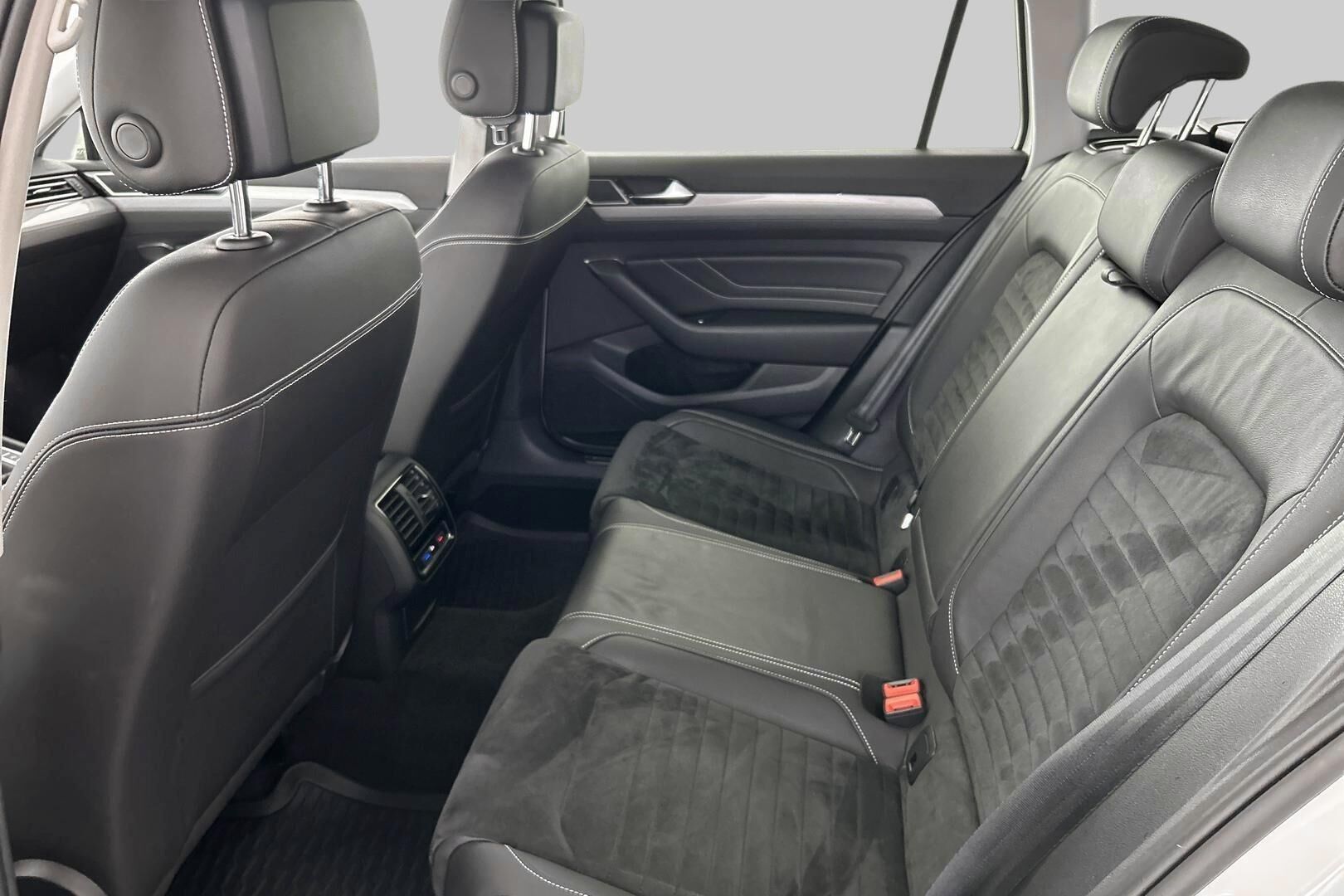 Volkswagen Passat iso kuva 10