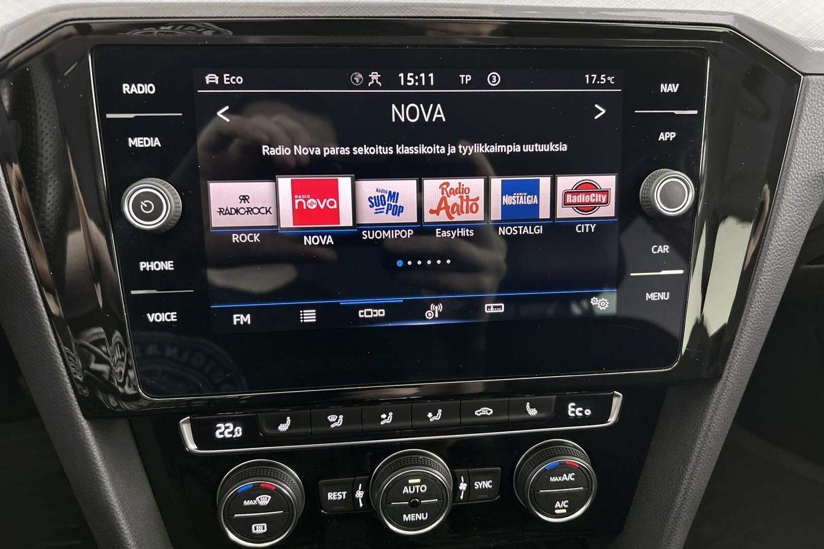 Volkswagen Passat iso kuva 15