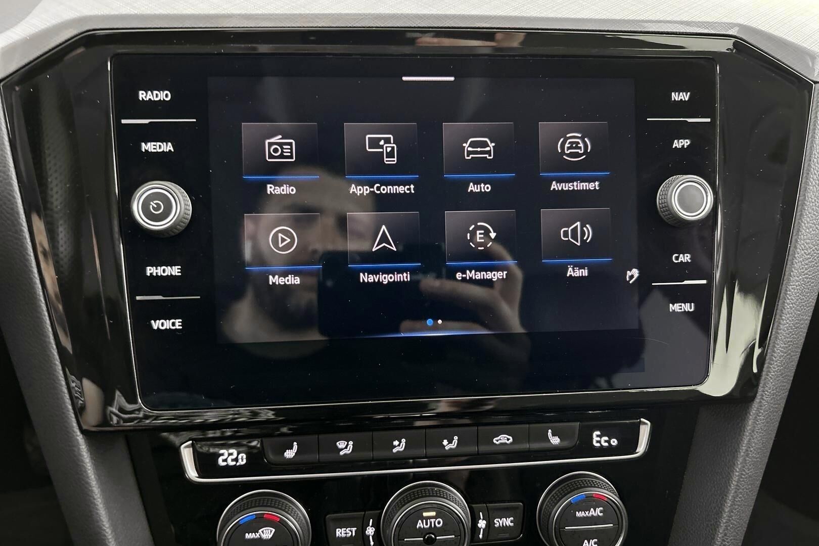 Volkswagen Passat iso kuva 17