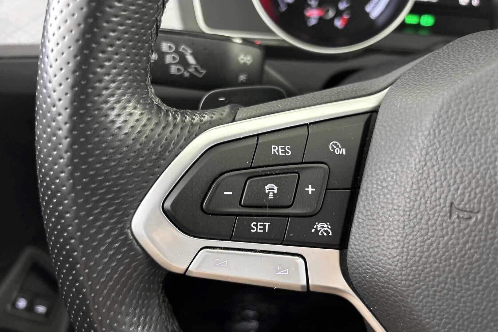 Volkswagen Passat iso kuva 22