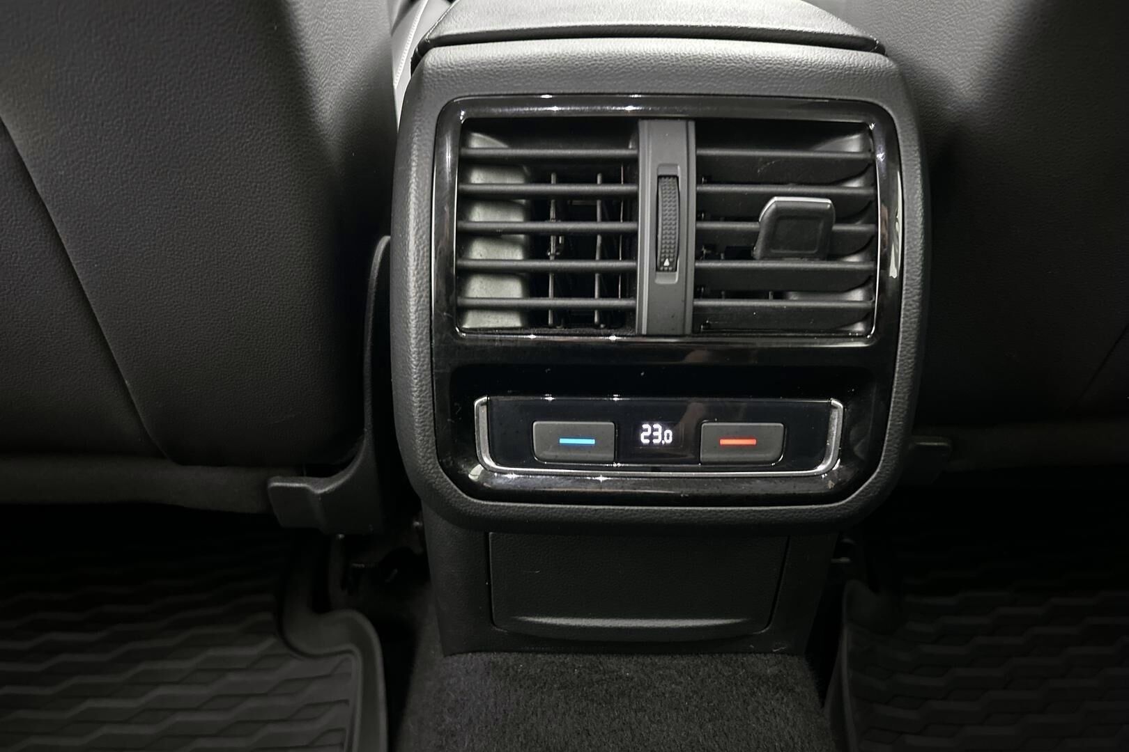 Volkswagen Passat iso kuva 27