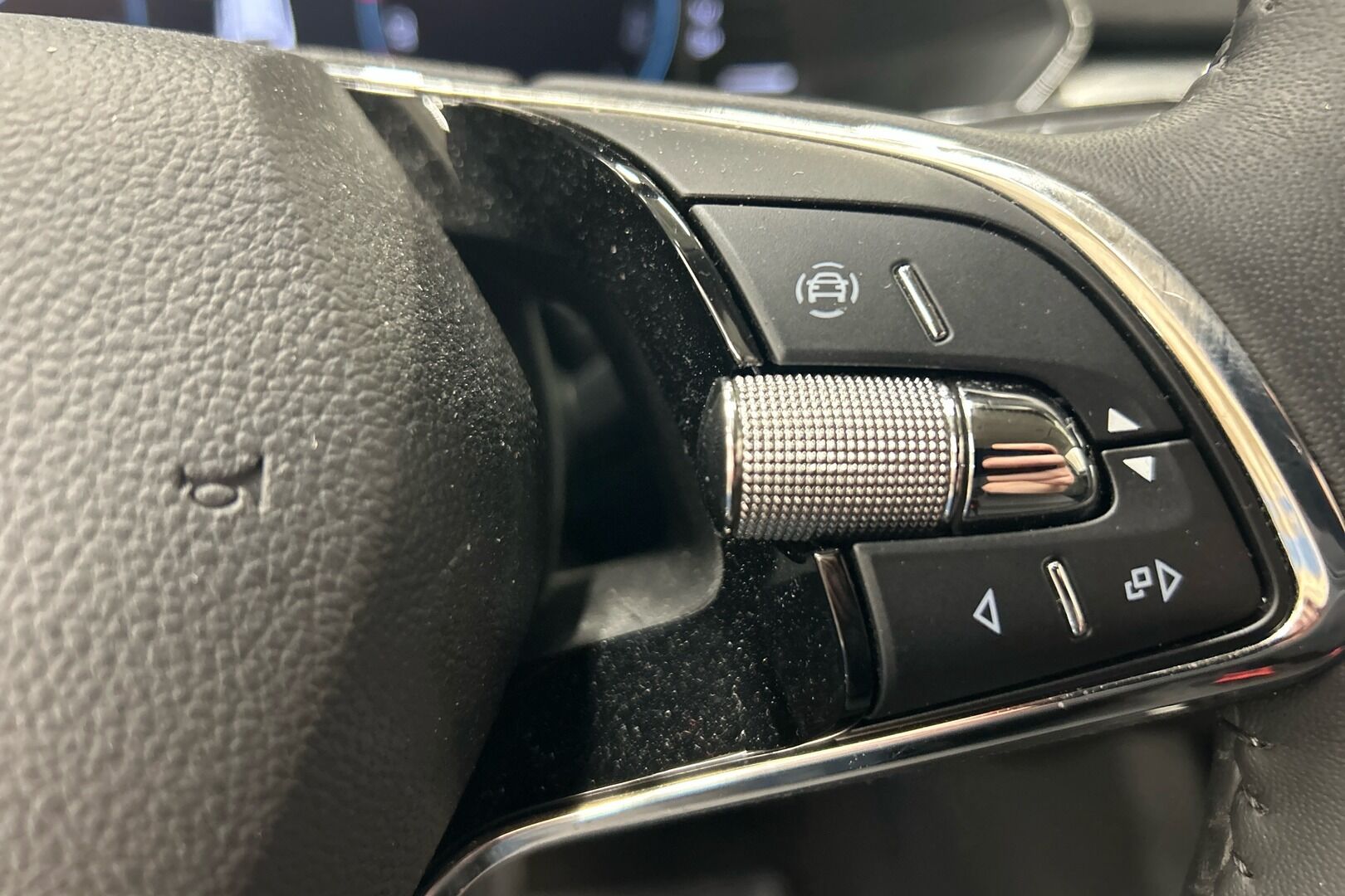 Skoda Superb iso kuva 13