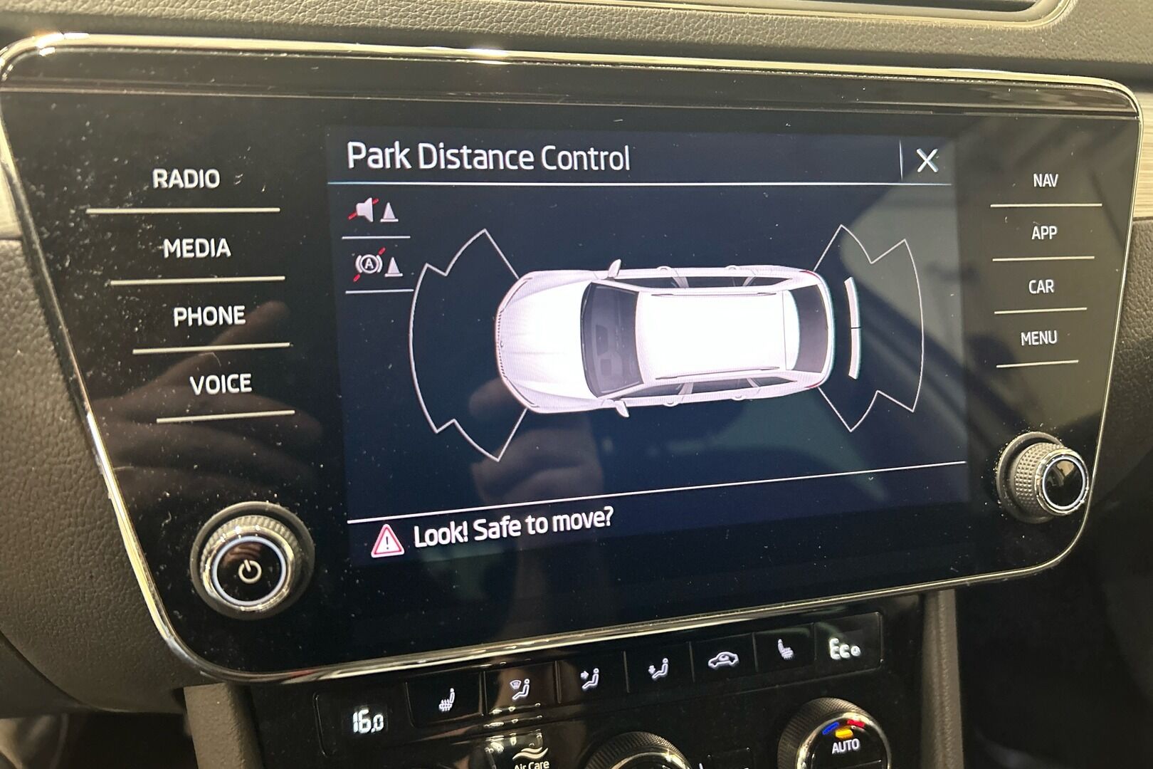Skoda Superb iso kuva 16