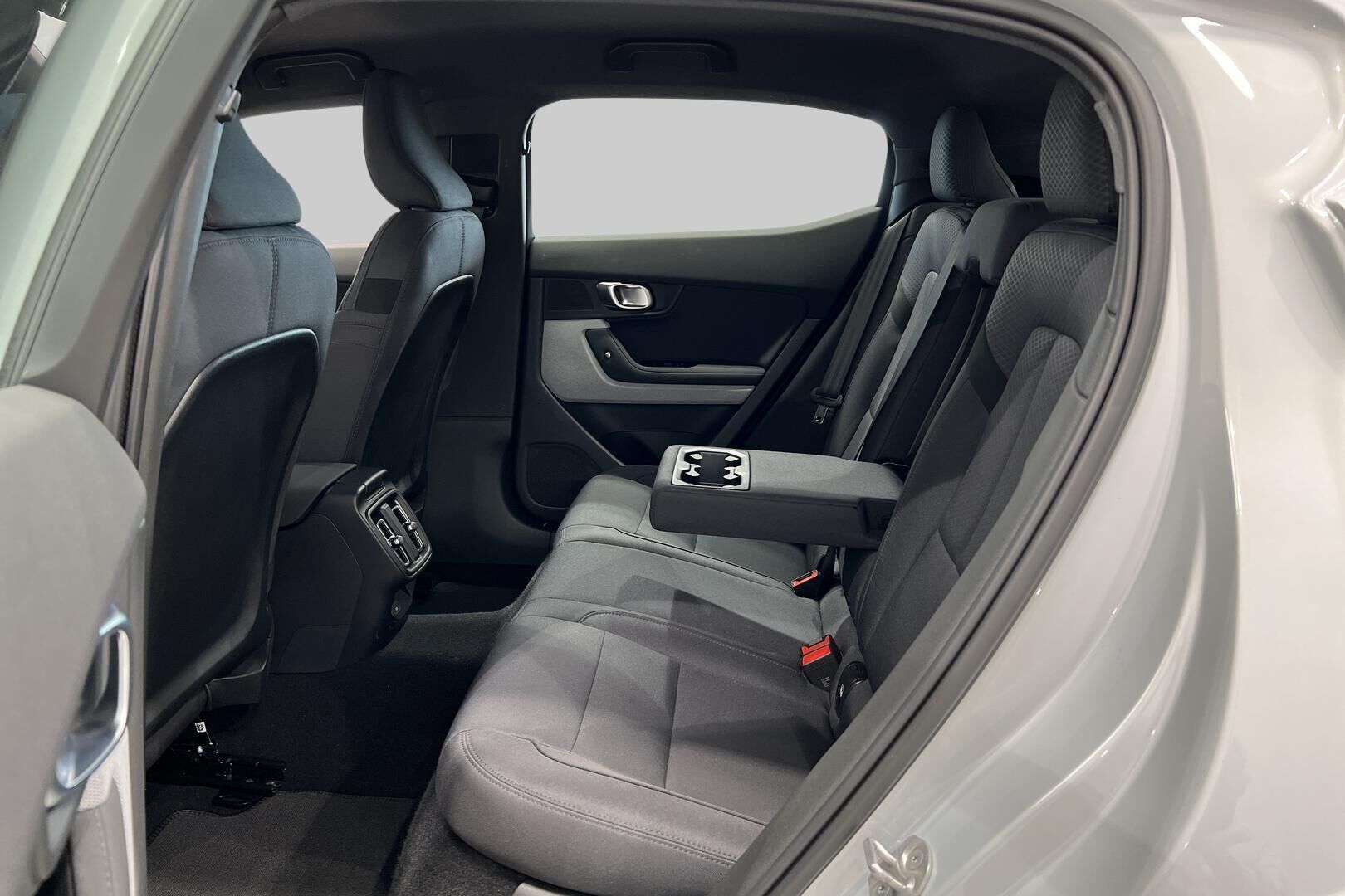 Polestar 2 iso kuva 10