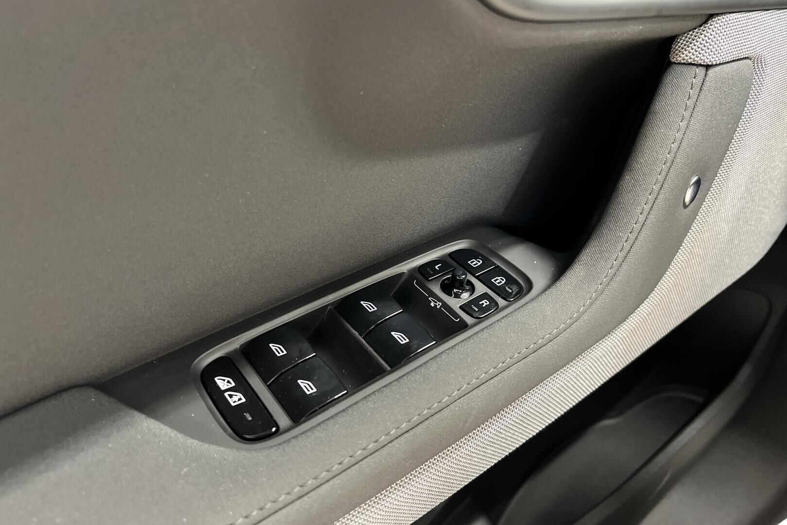Polestar 2 iso kuva 30