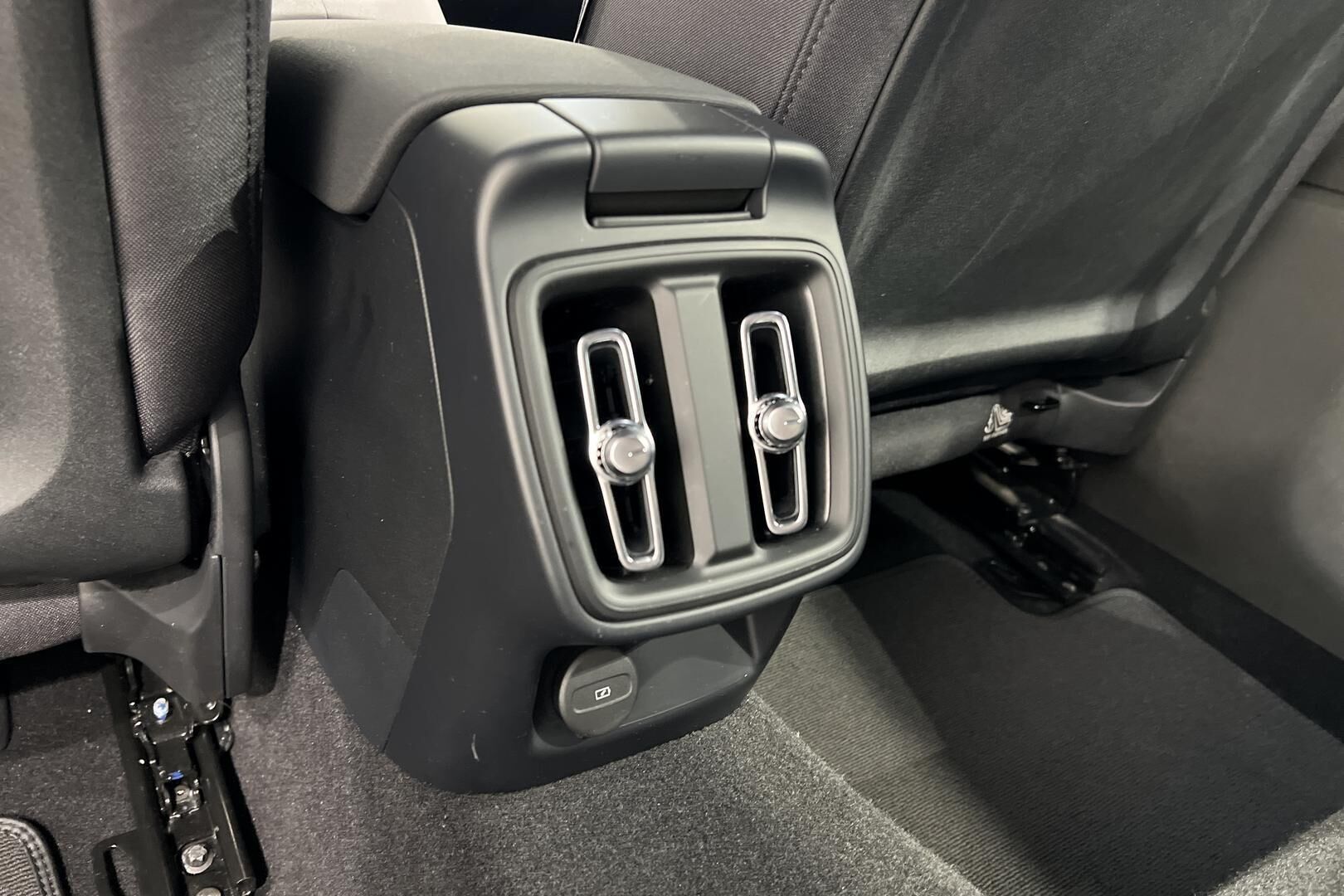 Polestar 2 iso kuva 36