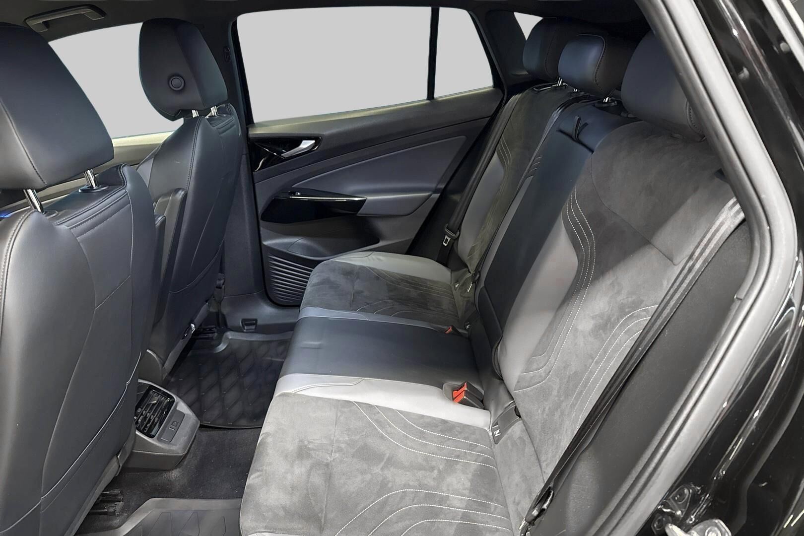 Volkswagen ID.4 iso kuva 7