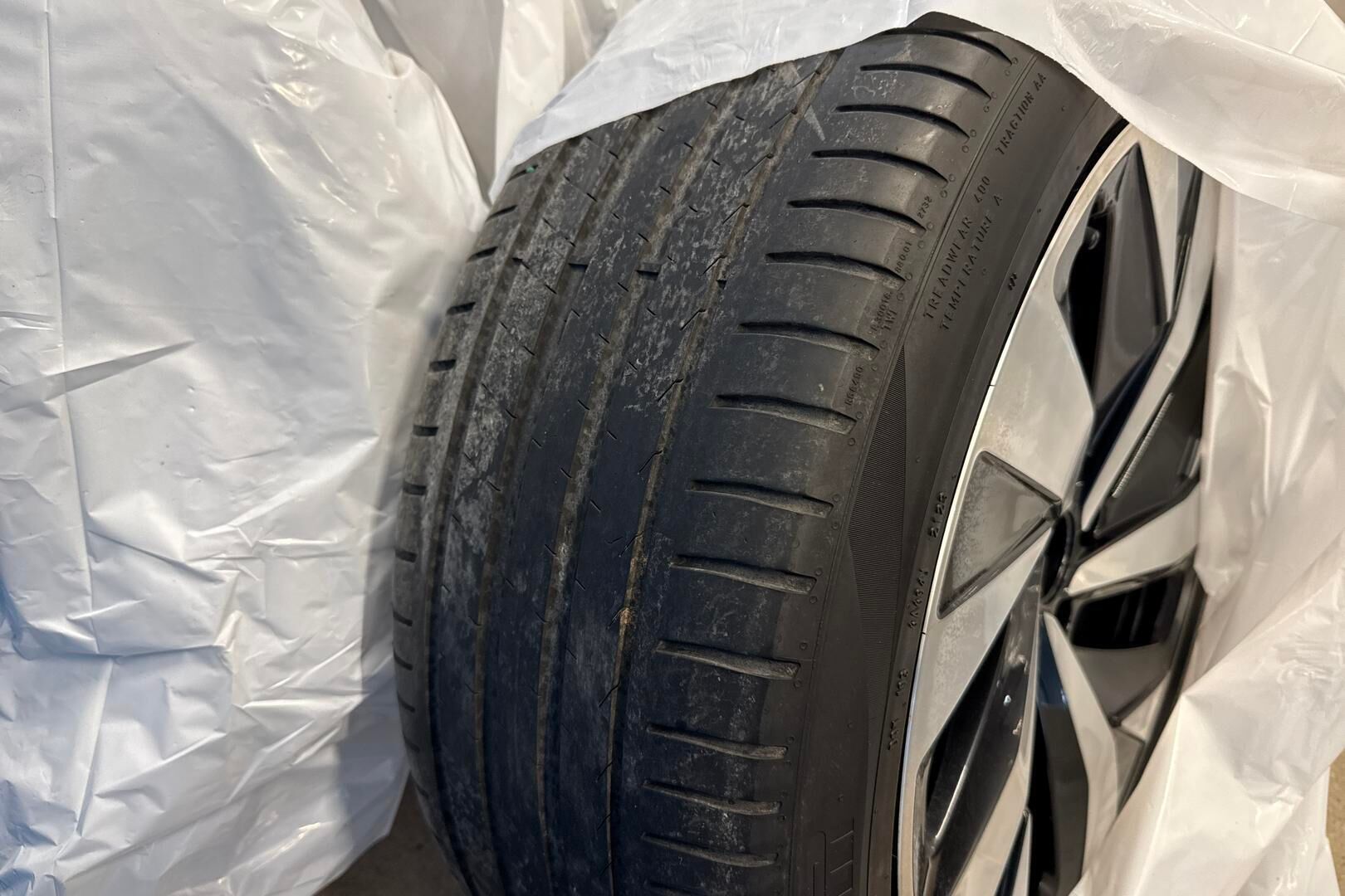 Volkswagen ID.4 iso kuva 11