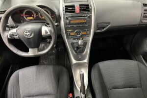Toyota Auris esikatselu 11