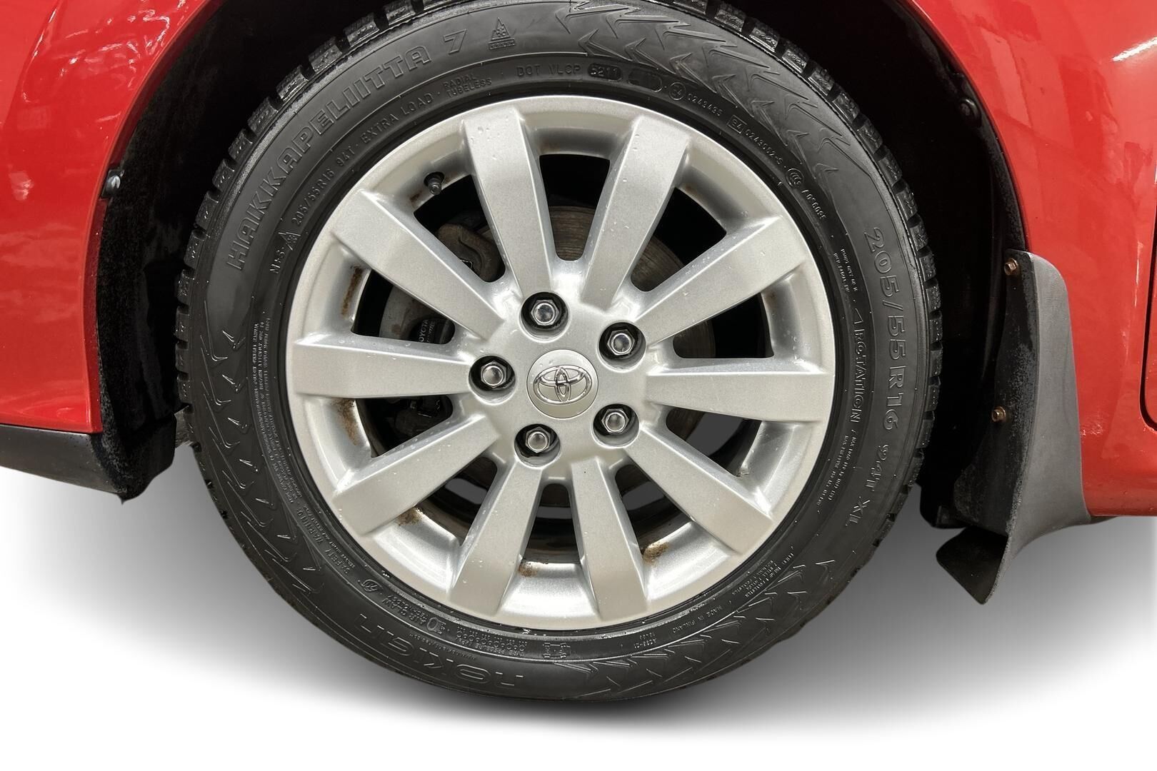 Toyota Auris iso kuva 13