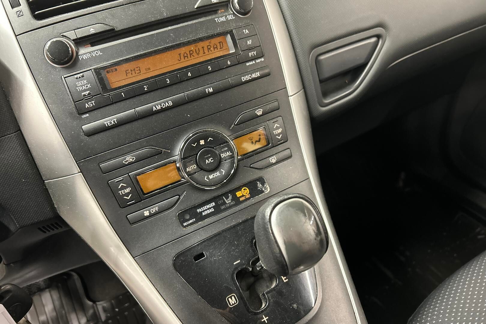 Toyota Auris iso kuva 19