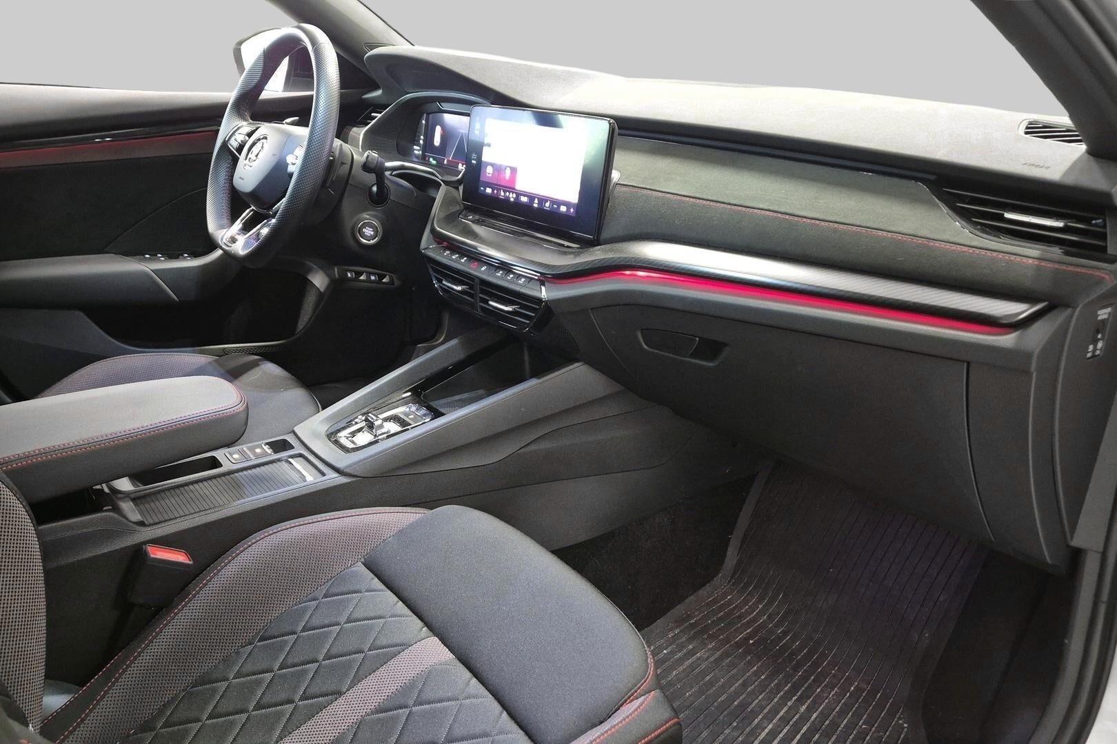 Skoda Octavia iso kuva 5