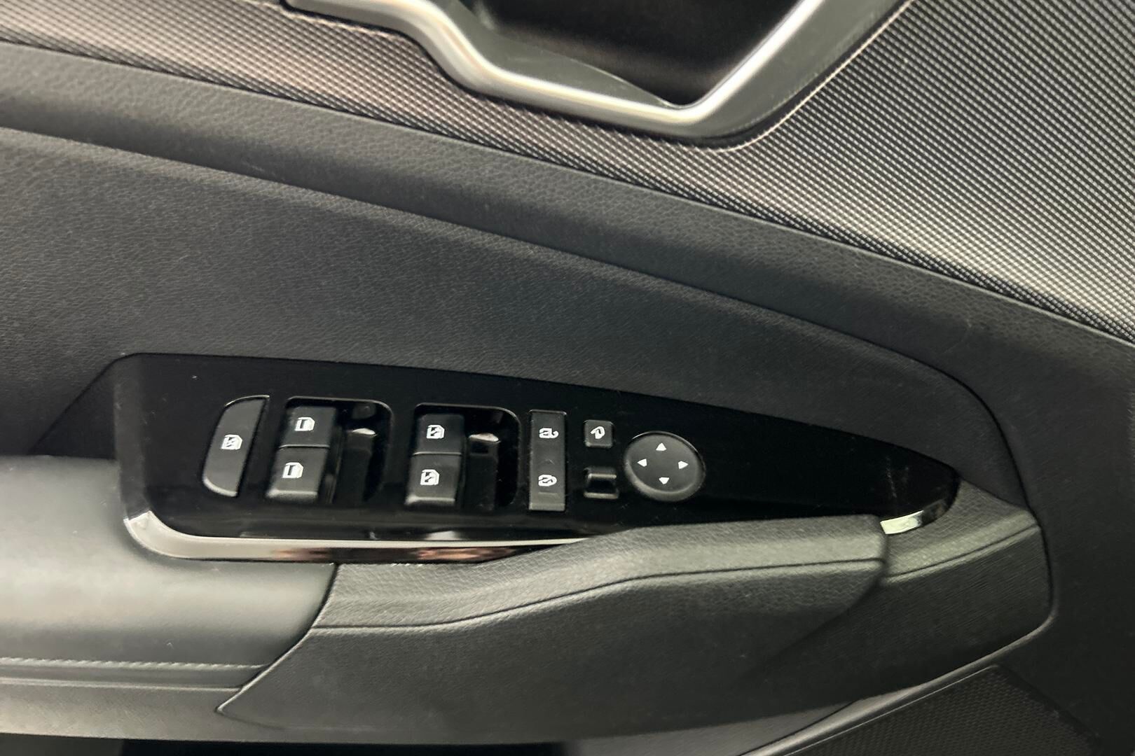 Kia Sportage iso kuva 22
