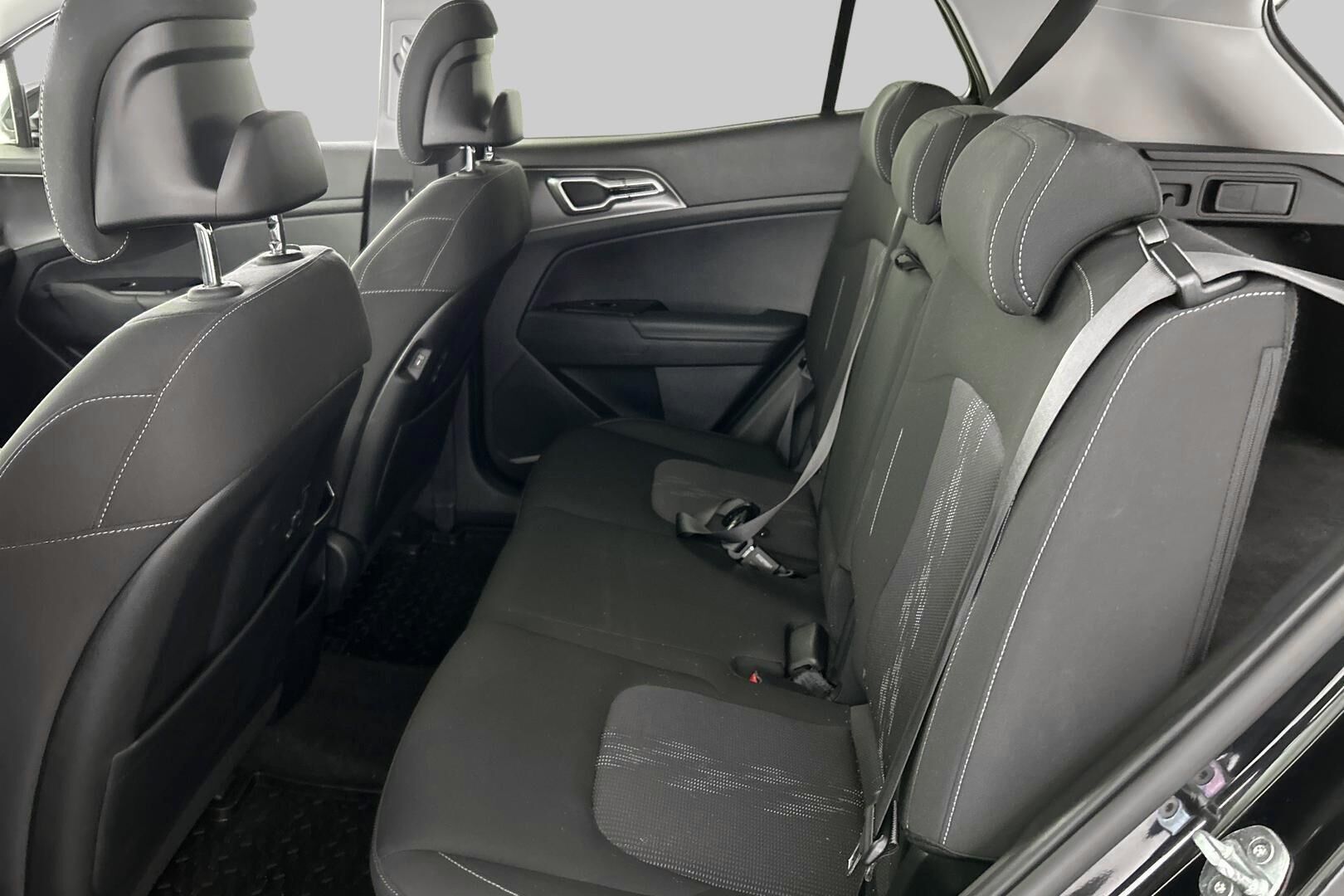 Kia Sportage iso kuva 8