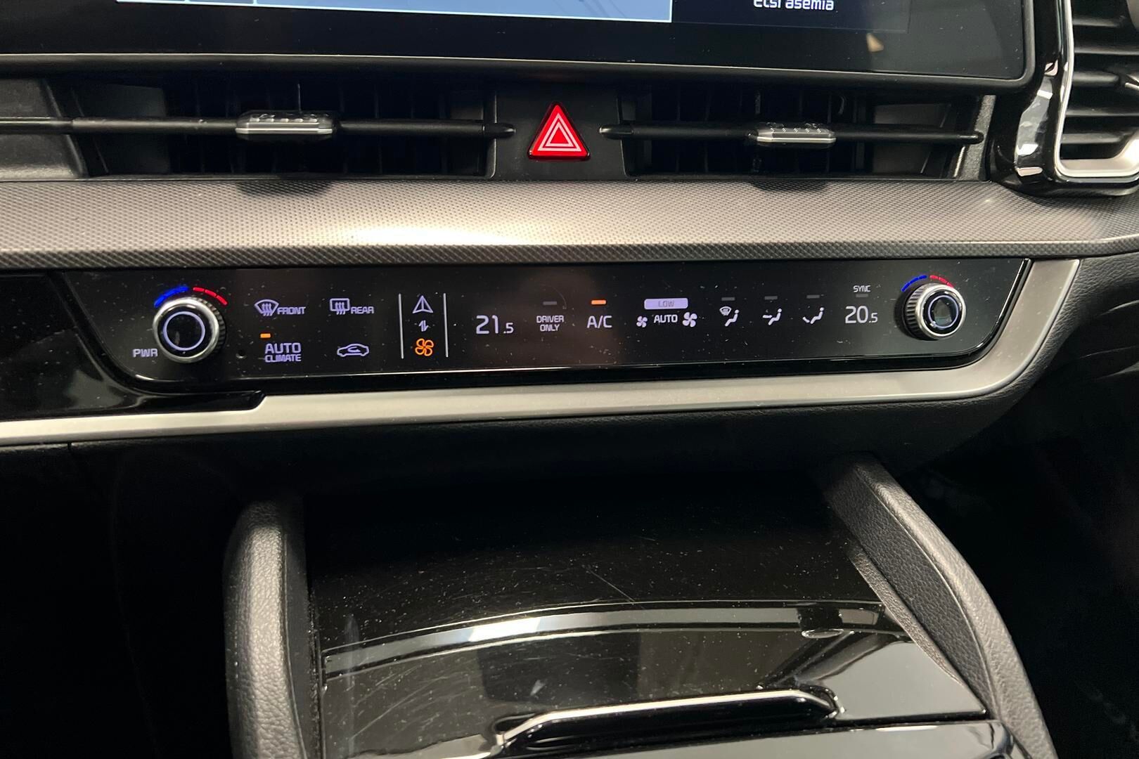 KIA Sportage iso kuva 16