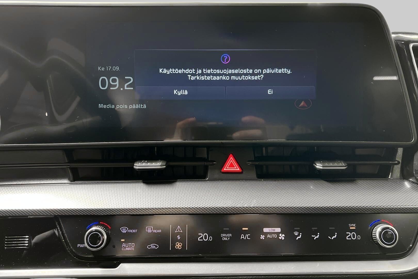 Kia Sportage iso kuva 15