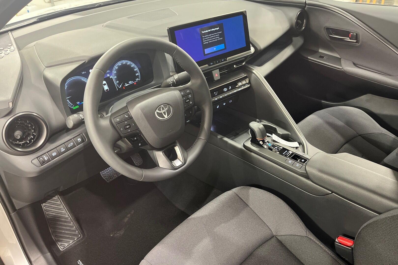 Toyota C-HR iso kuva 6