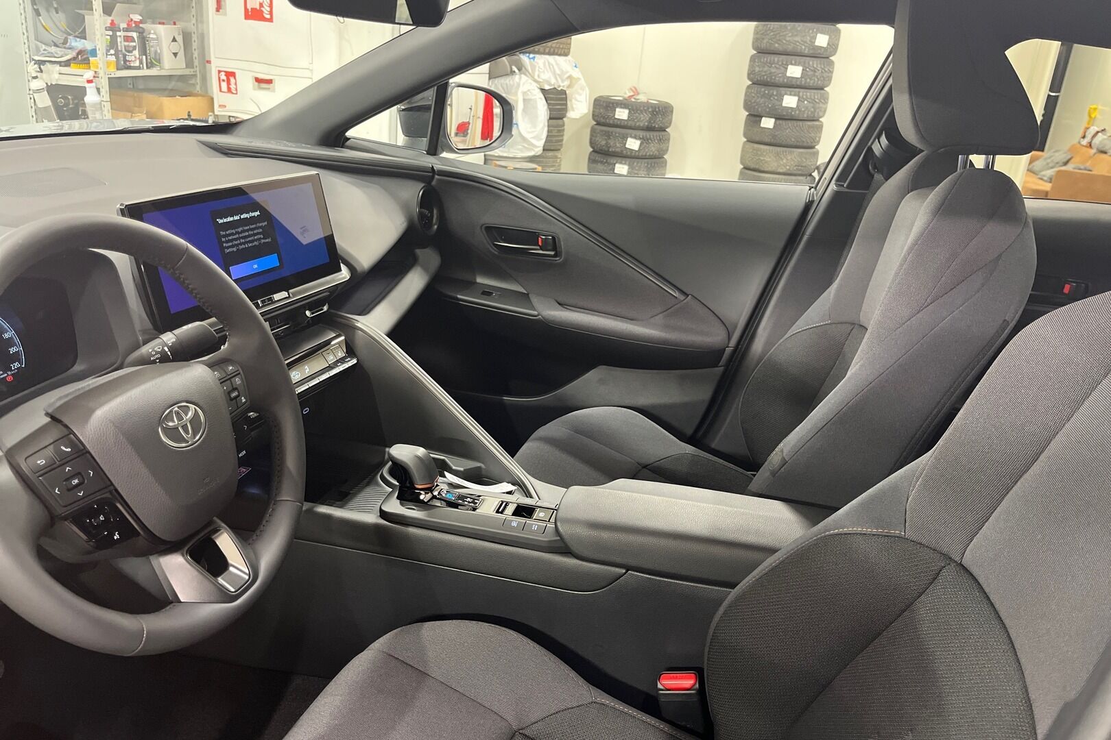 Toyota C-HR iso kuva 7