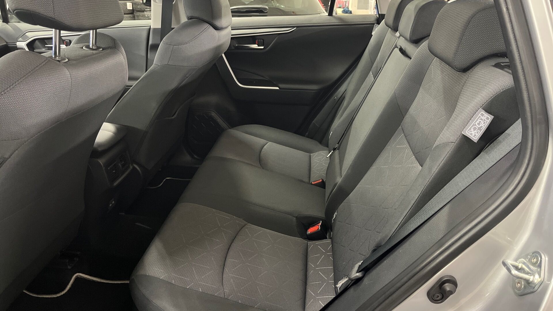 Toyota RAV4 iso kuva 8