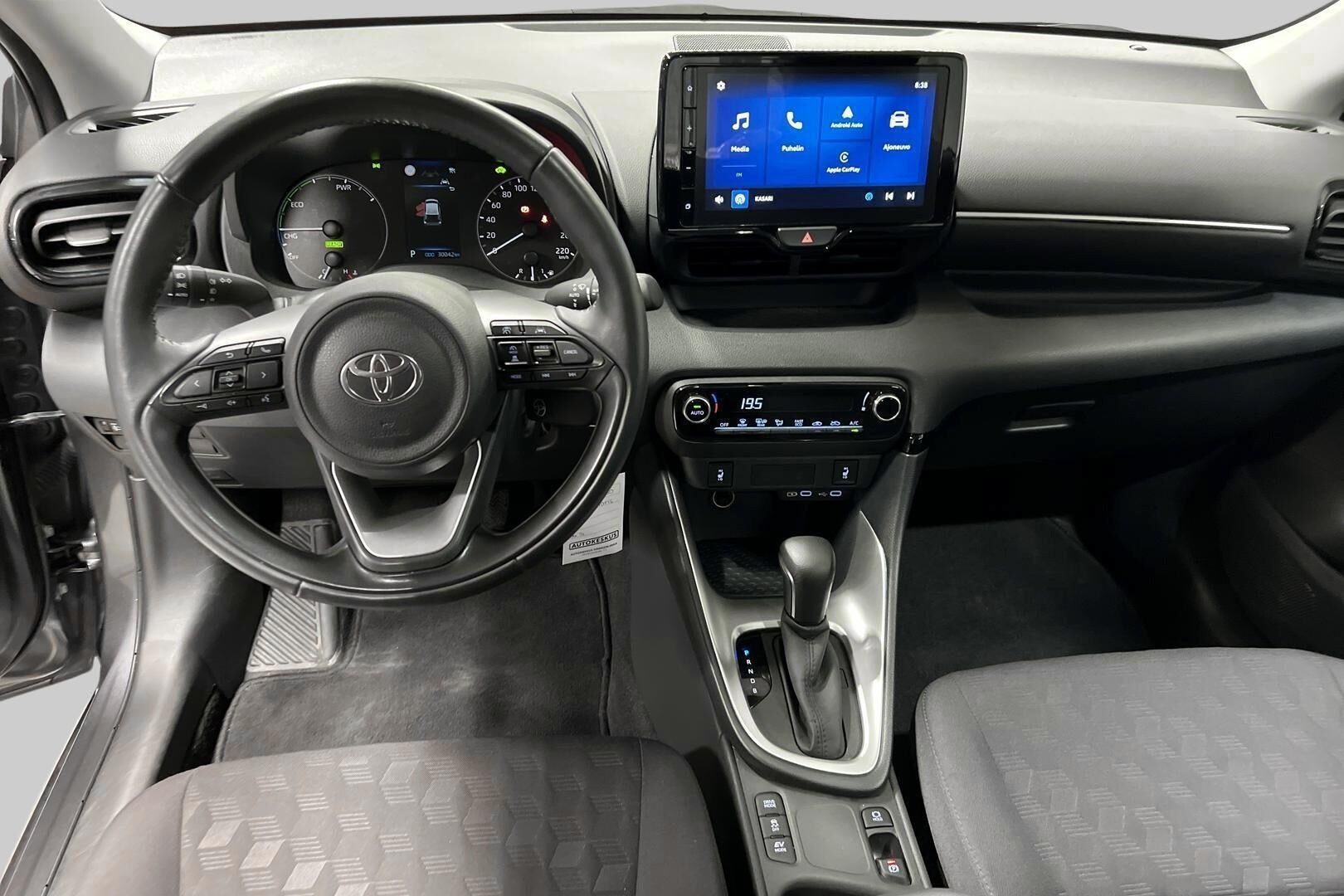 Toyota Yaris iso kuva 8