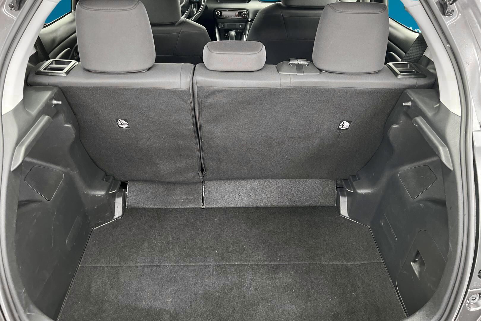 Toyota Yaris iso kuva 9