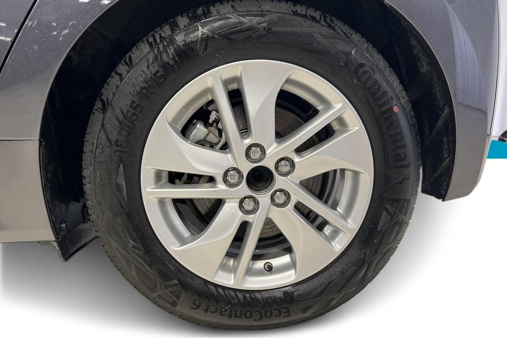 Toyota Yaris iso kuva 10