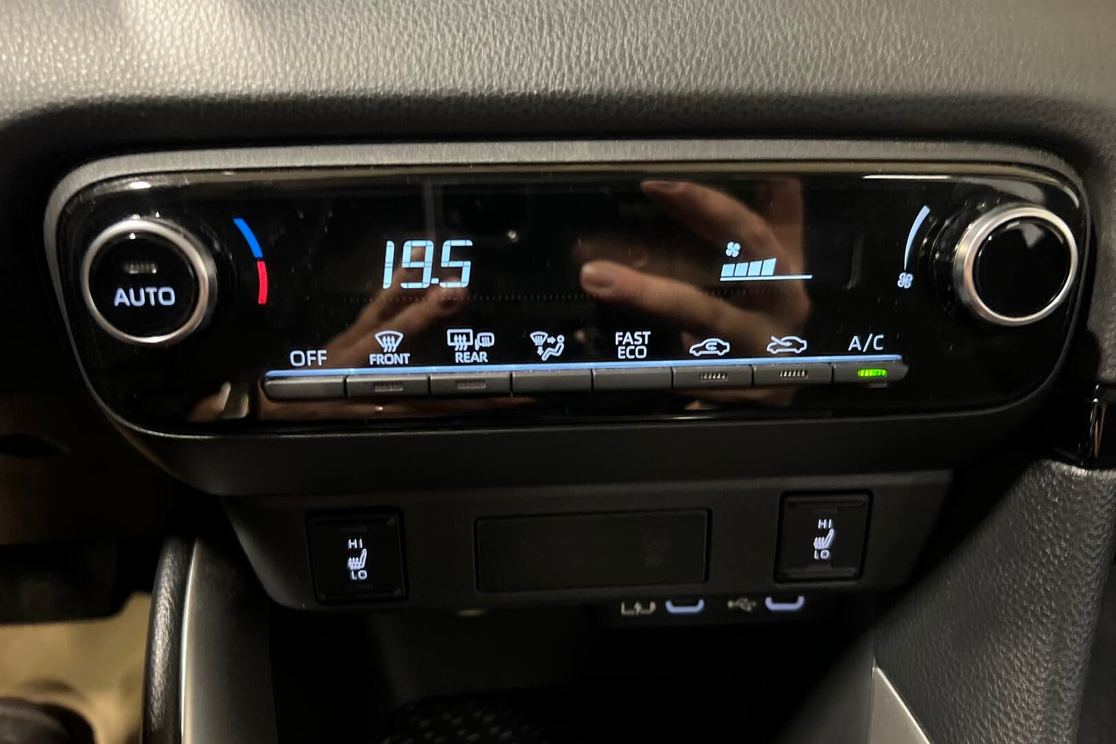 Toyota Yaris iso kuva 13